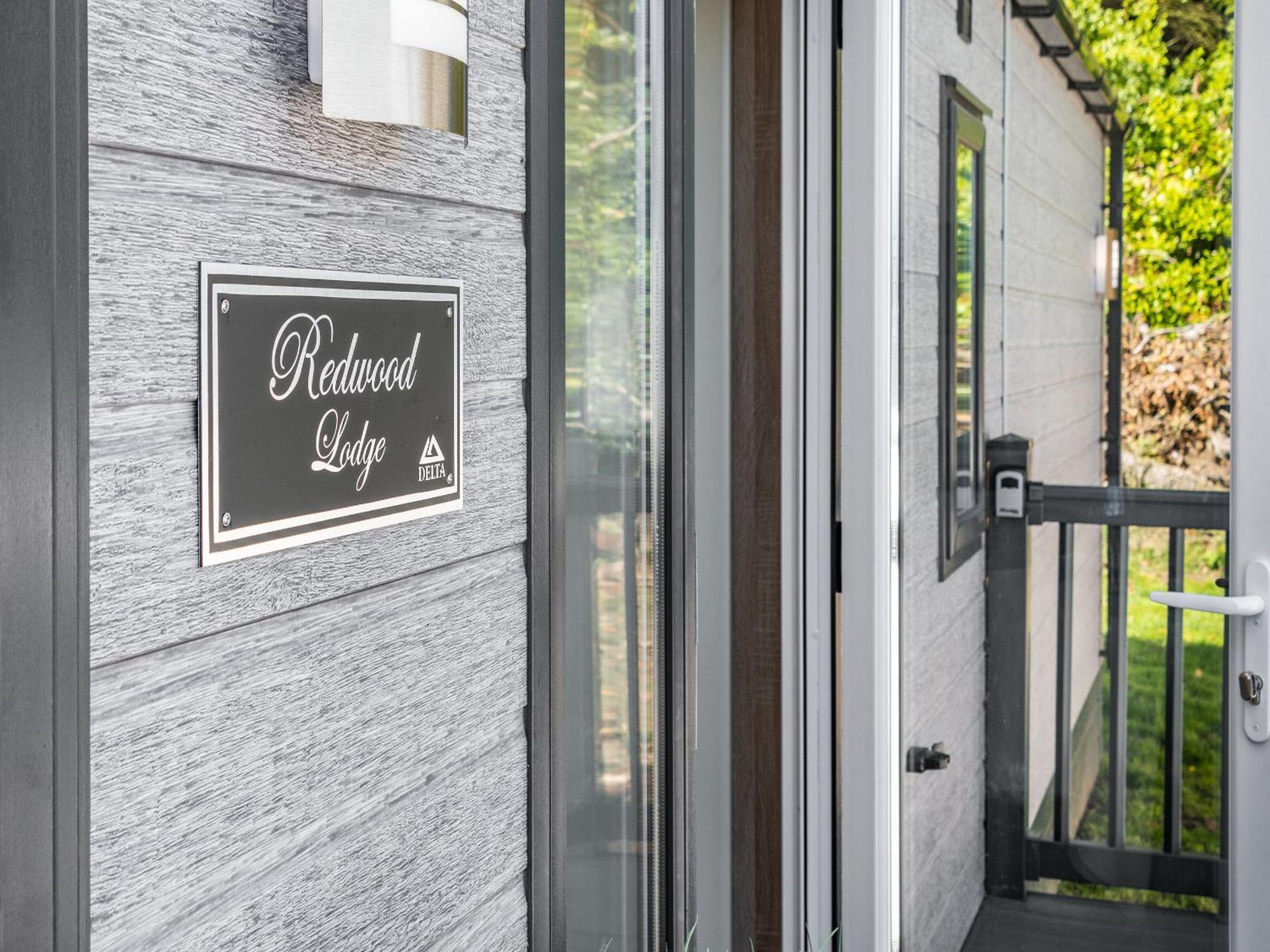 Red Wood Lodge - Uk40849 สการ์โบโรห์ ภายนอก รูปภาพ